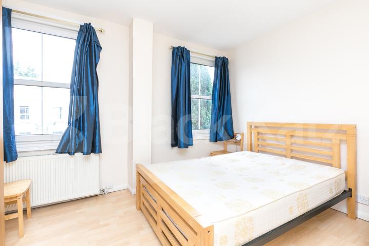 Top floor 3 bedroom apartment located within easy reach of local amenities  Annette Road, Holloway